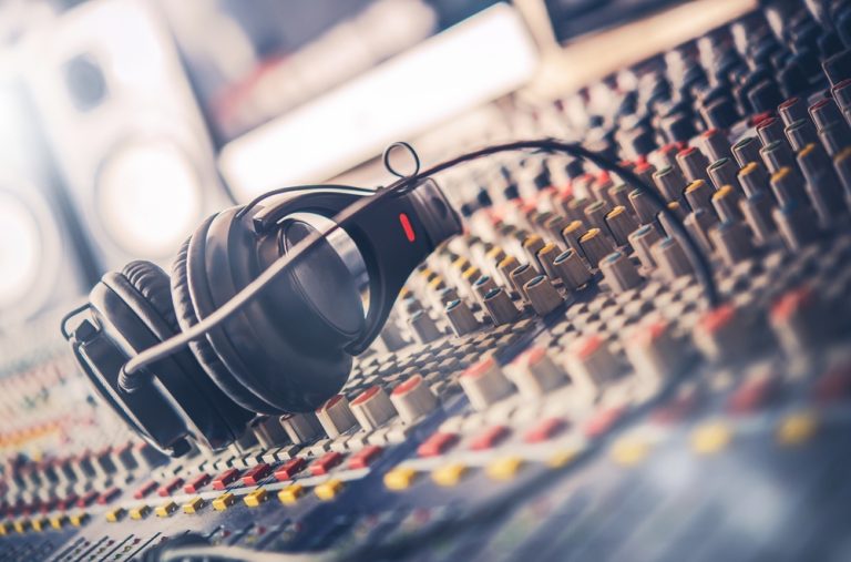 The Beginner’s Guide To Recording, Mixing, And Mastering Rap & Hip Hop Music